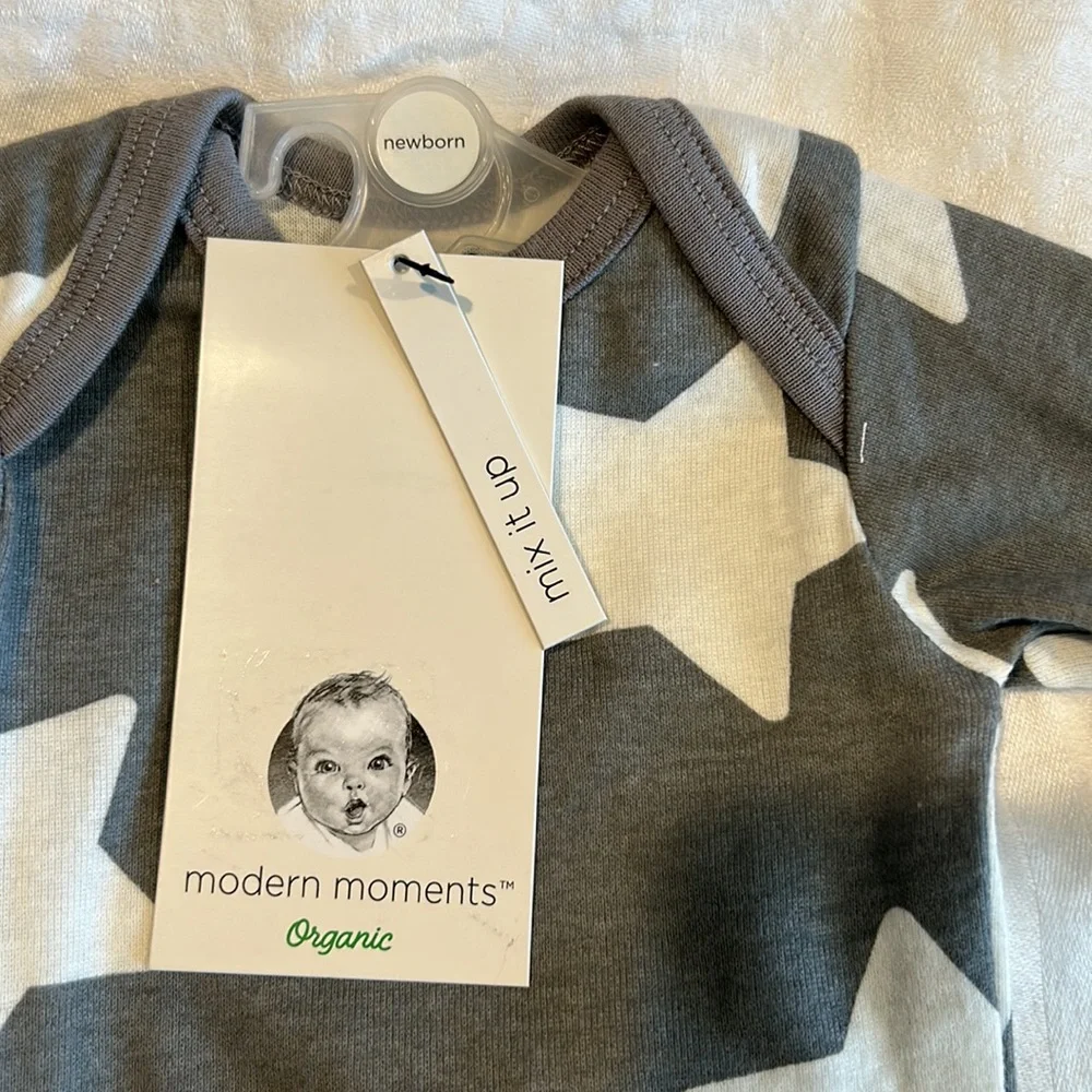 Organic modern moments Gerber ⭐️ onesie‎